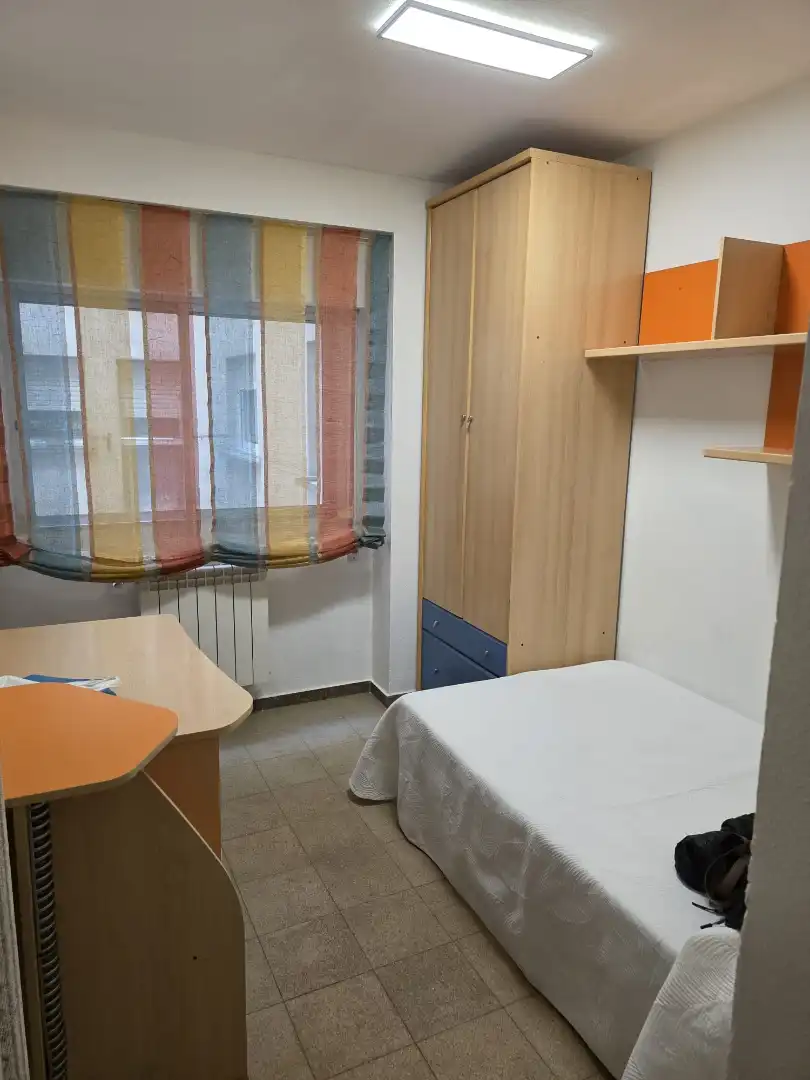 Habitación de Piso de alquiler en Zaragoza con Calefacción, Amueblado y Horno