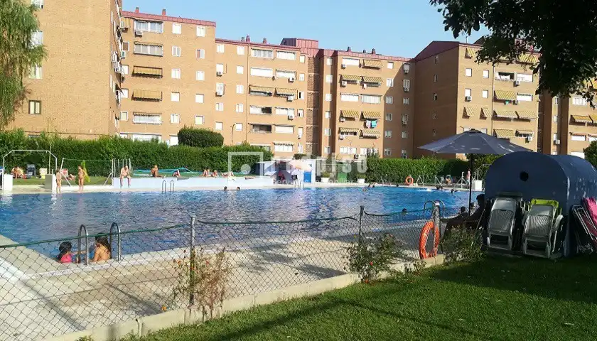 Piscina de Pis en venda en Torrejón de Ardoz amb Calefacció, Jardí privat i Parquet
