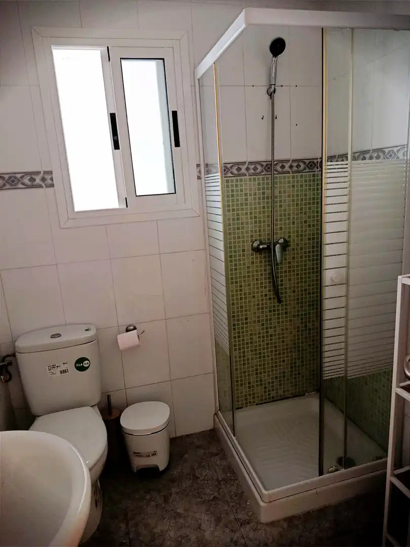 Baño de Piso en venta en Elche / Elx con Aire acondicionado, Calefacción y Amueblado