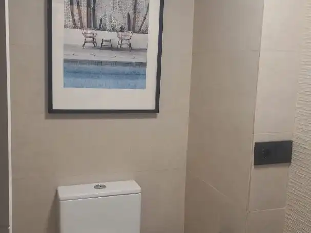 Badezimmer von Wohnung zum Verkauf in Benalmádena mit Klimaanlage und Balkon
