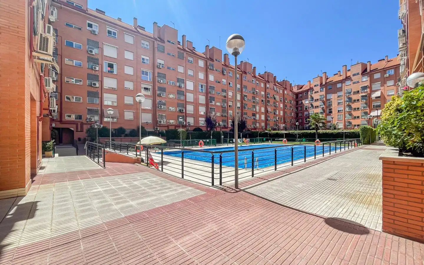 Swimming pool of Attic for rent in Madrid  with Air Conditioner, Heating and Parquet flooring