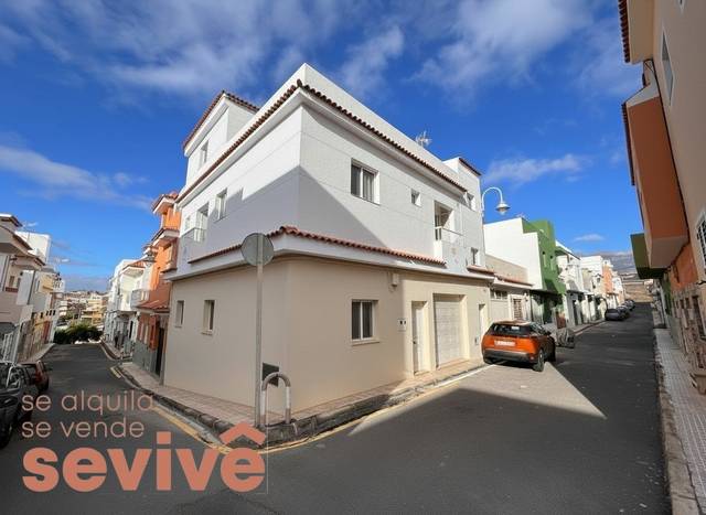 Casa adosada en Venta en Arico