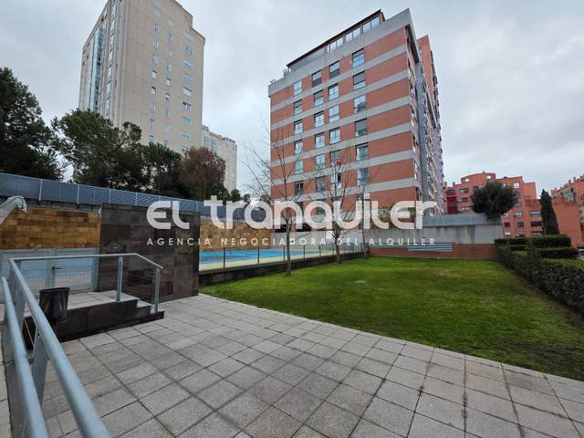 Piso en Alquiler en Calle Rafael Bergamín en San Juan Bautista