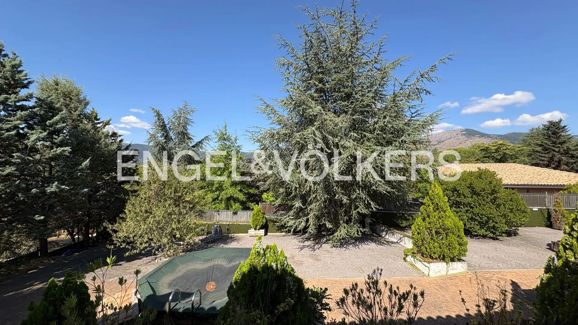 Vista exterior de Casa o xalet de lloguer en Los Molinos, Madrid