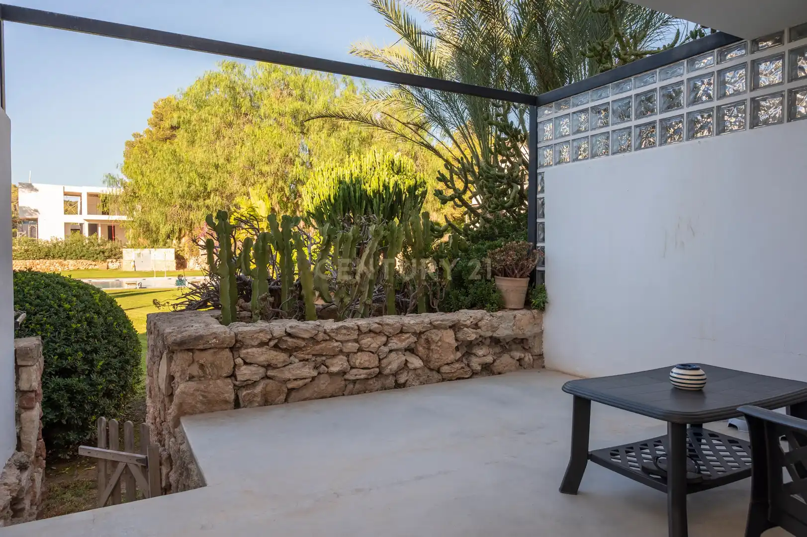 Terraza de Apartamento de alquiler en Santa Eulària des Riu con Aire acondicionado, Jardín privado y Piscina comunitaria