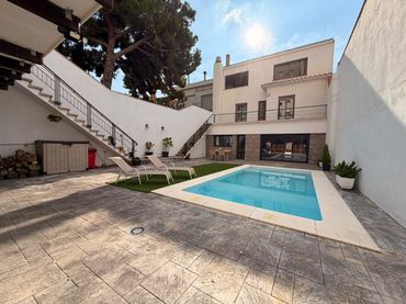 Casa a schiera con balcone in vendita a Centre - Sant Oleguer