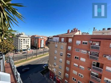 Penthouse with lift for sale in Avenida Juan Carlos I