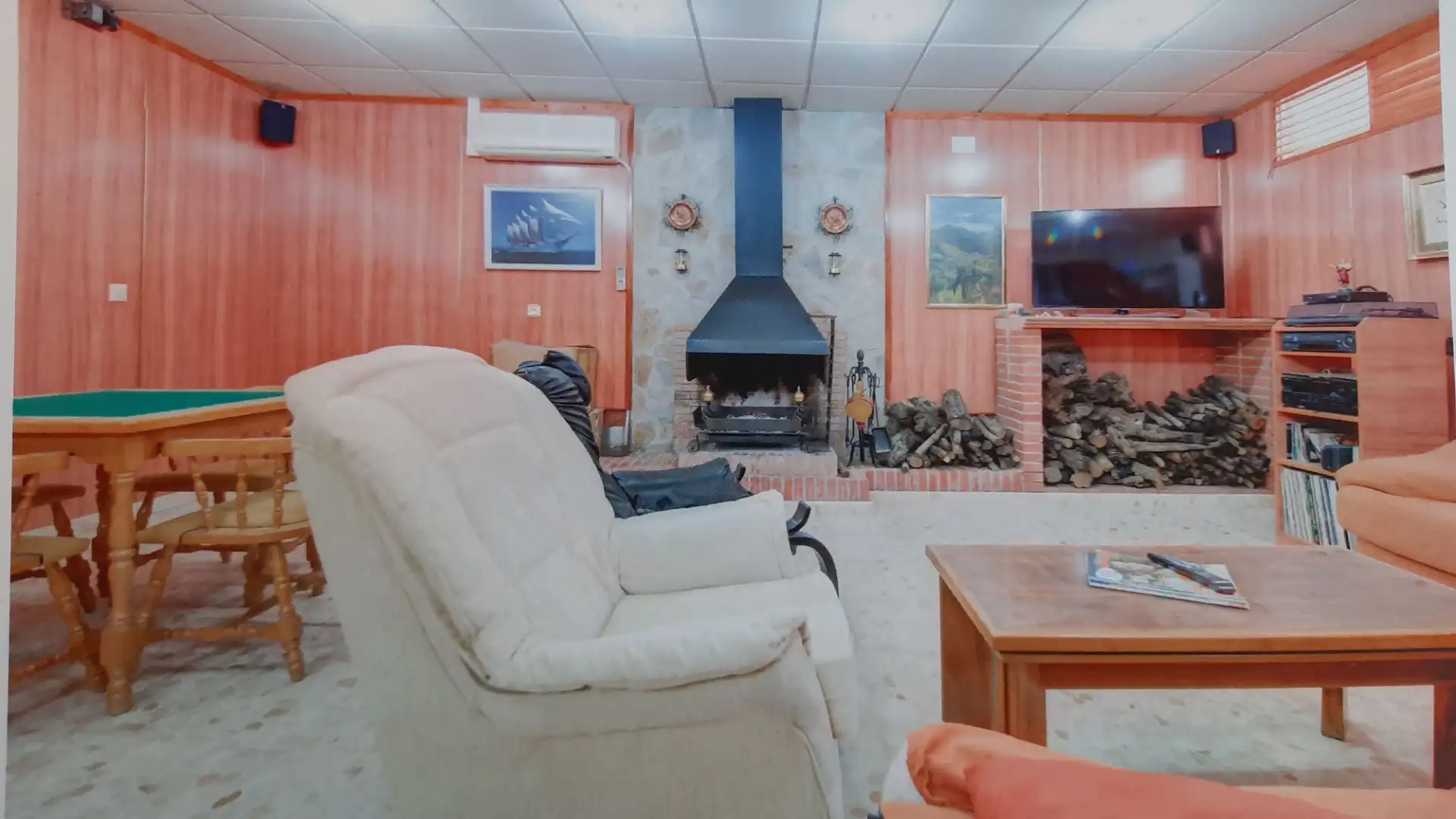 Sala de estar de Casa adosada en venta en Lucena con Aire acondicionado, Calefacción y Jardín privado