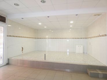 Local comercial en venda a Piscinas