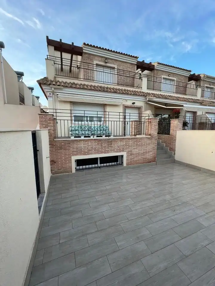 Duplex con piscina in vendita a Calle Pintor Sobejano