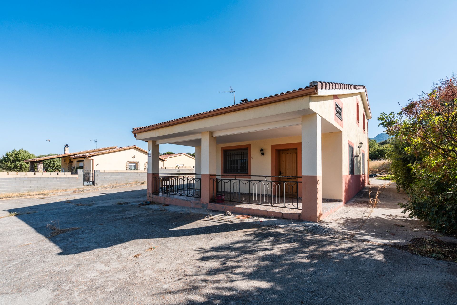 Exterior view of House or chalet for sale in El Tiemblo   with Air Conditioner, Private garden and Terrace