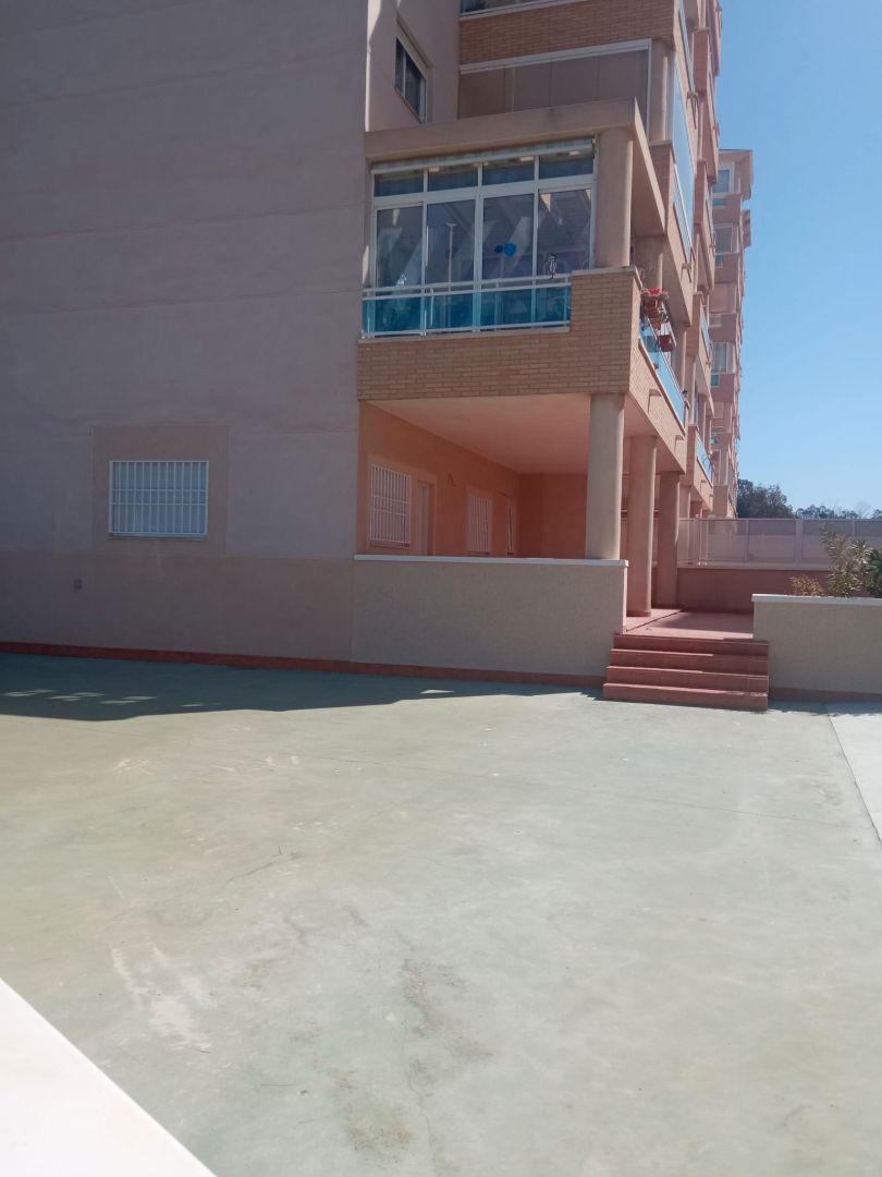 Vista exterior de Casa adosada en venda en Guardamar del Segura amb Jardí privat, Terrassa i Traster