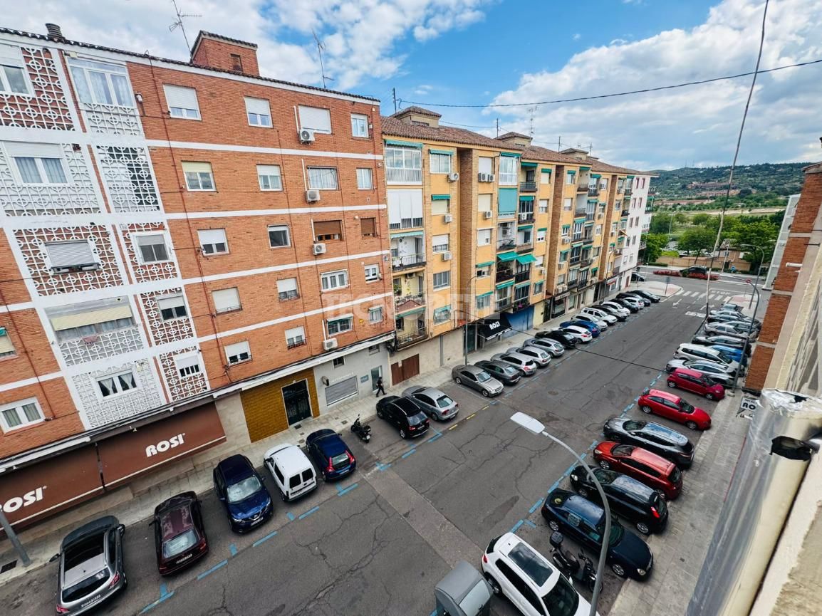 Vista exterior de Pis en venda en  Toledo Capital amb Calefacció i Balcó