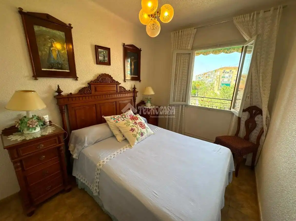 Bedroom of Flat for sale in Alicante / Alacant  with Furnished and Balcony