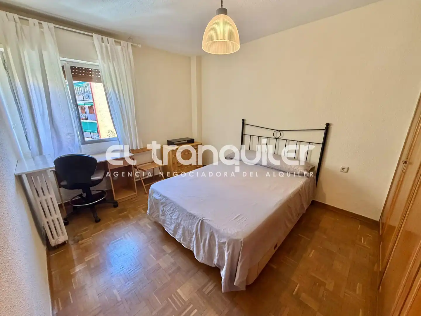 Bedroom of Flat for rent in Madrid  with Parquet flooring, Furnished and Washing machine