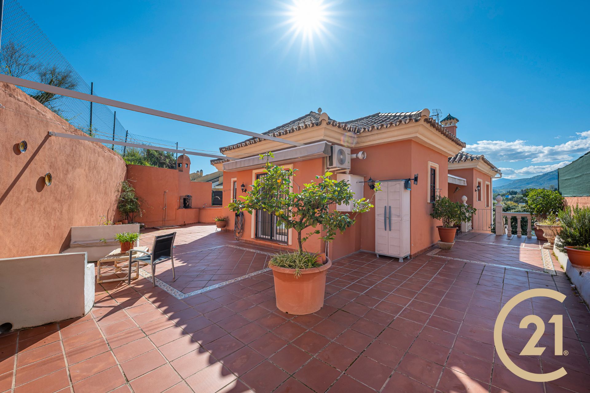 Garden of House or chalet for sale in Marbella  with Air Conditioner, Terrace and Storage room