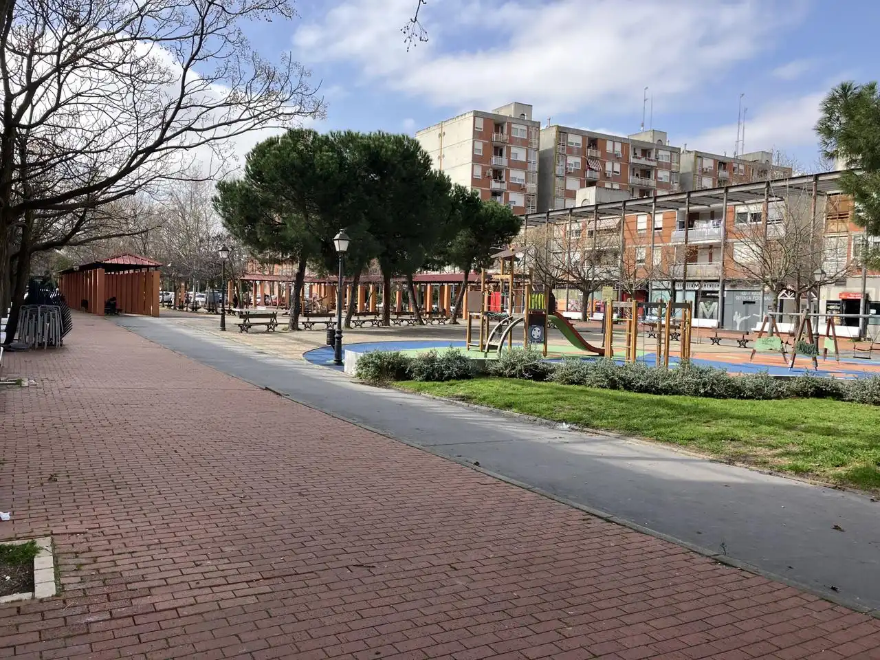 Vista exterior de Local en venta en Alcorcón