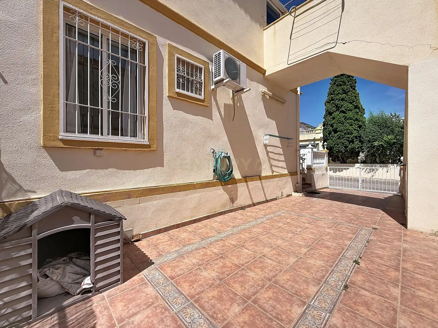 Vista exterior de Planta baja en venta en Orihuela con Aire acondicionado, Trastero y Piscina comunitaria