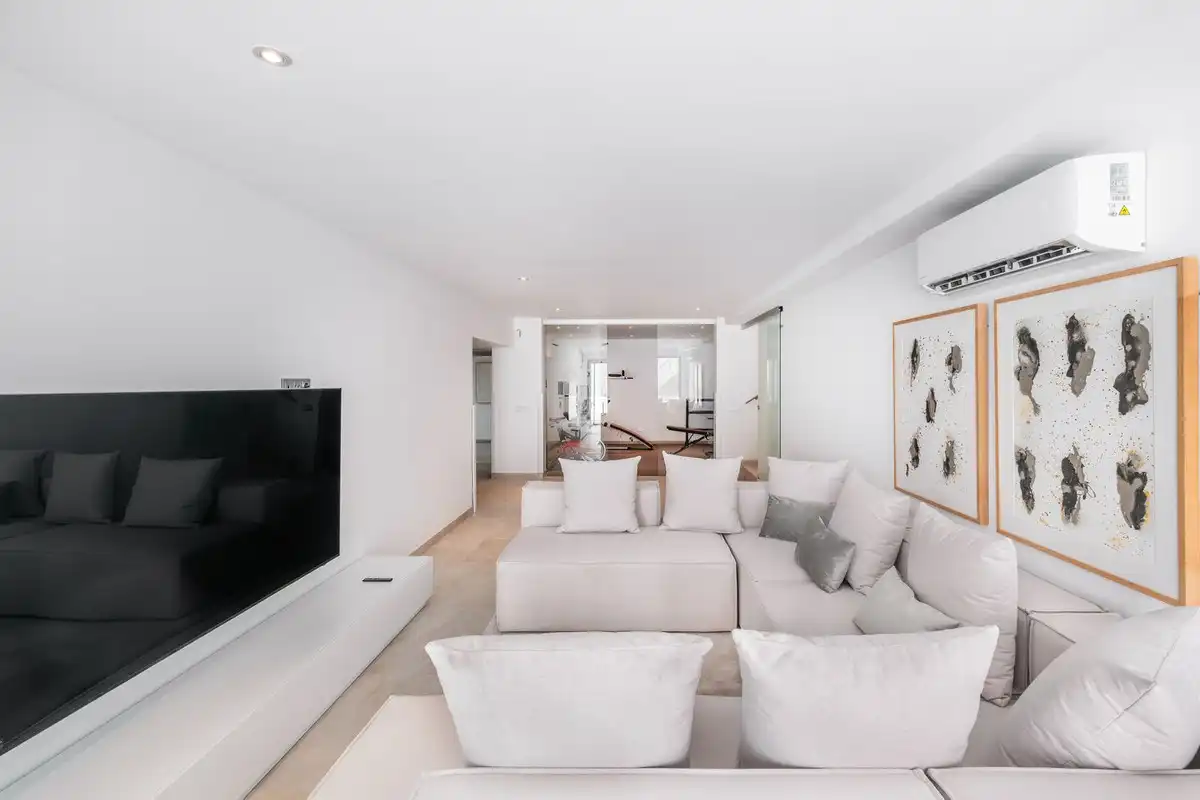 Sala de estar de Casa o chalet en venta en Marbella con Aire acondicionado, Jardín privado y Terraza