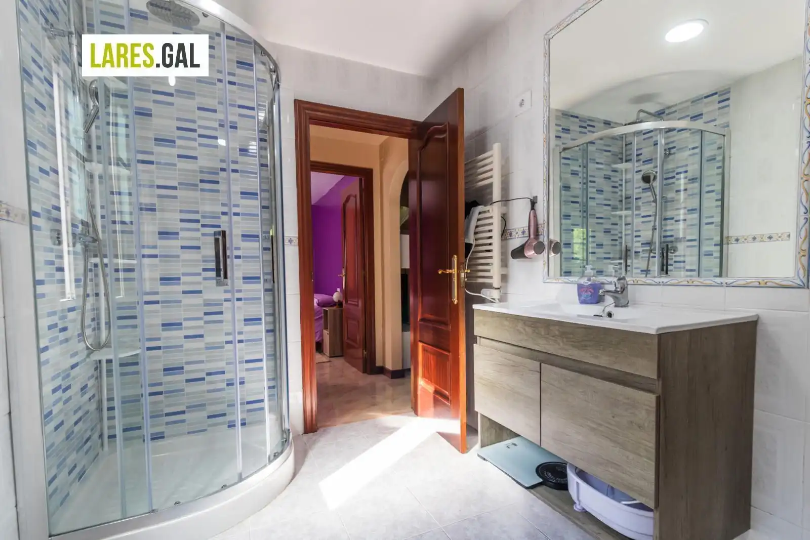 Bany de Casa o xalet en venda en Cangas  amb Calefacció, Terrassa i Traster