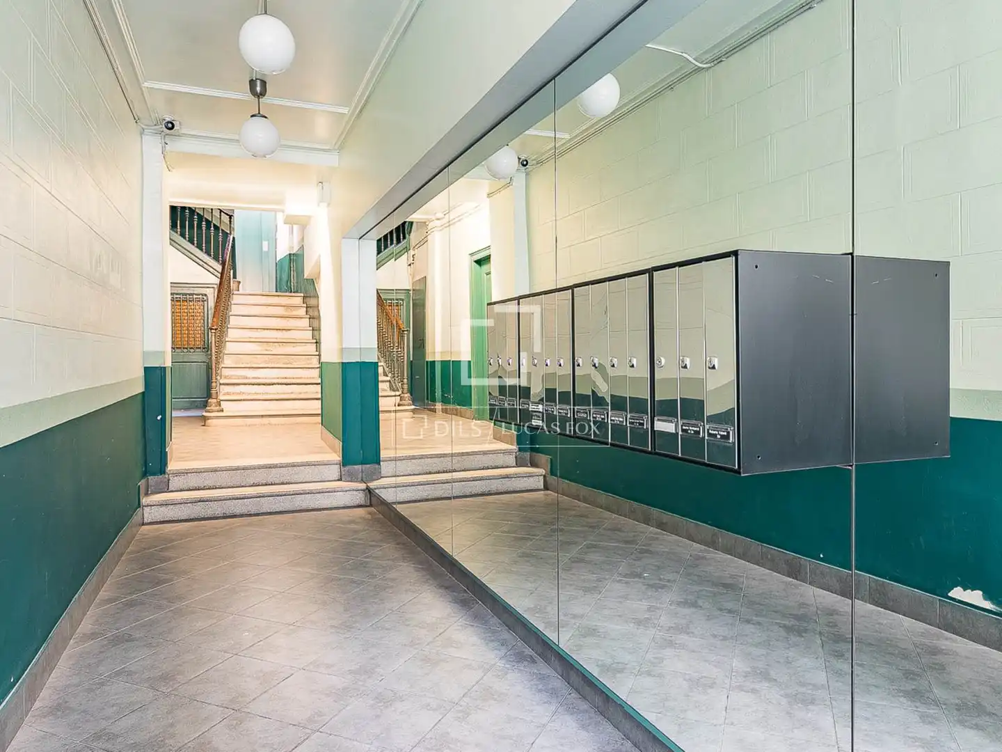 Piso en venta en Barcelona con Amueblado y Balcón