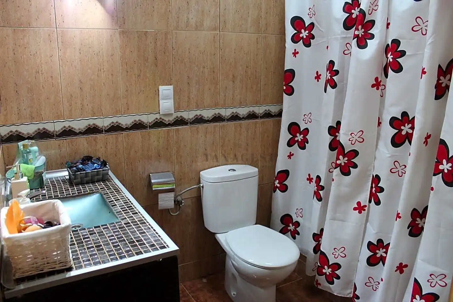 Baño de Casa adosada en venta en Deltebre con Terraza, Amueblado y Piscina comunitaria
