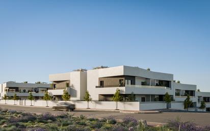 Vista exterior de Casa o xalet en venda en Orihuela amb Aire condicionat, Jardí privat i Piscina comunitària