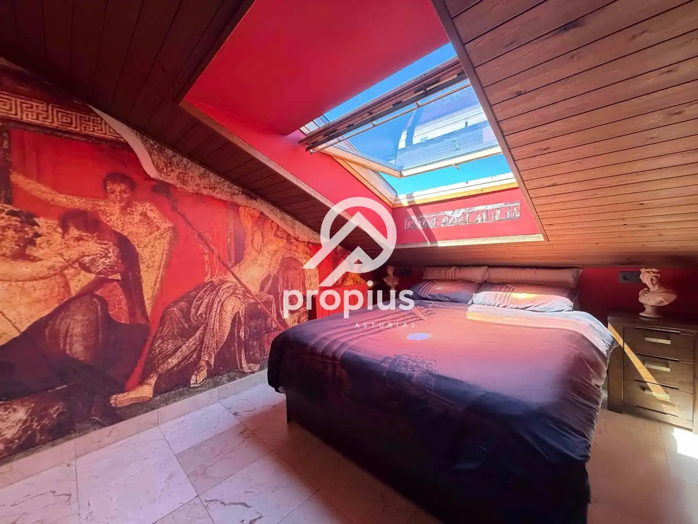 Schlafzimmer von Dachboden zum Verkauf in Llanes mit Heizung, Terrasse und Abstellraum