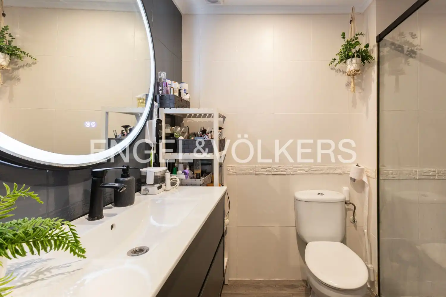 Badezimmer von Wohnung zum Verkauf in Valencia mit Klimaanlage, Heizung und Parkett