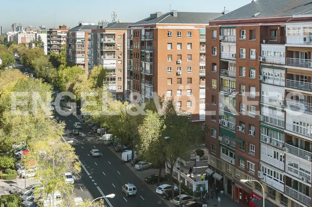 Außenansicht von Wohnung zur Miete in Madrid mit Klimaanlage, Heizung und Parkett