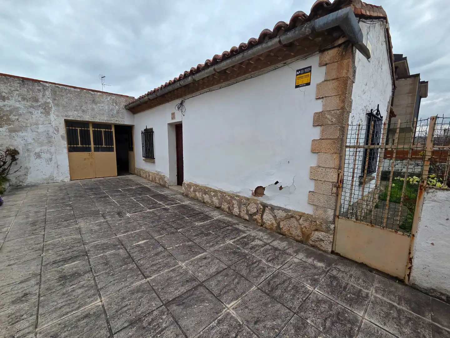 Vista exterior de Casa adosada en venda en Burgos amb Calefacció i Jardí privat
