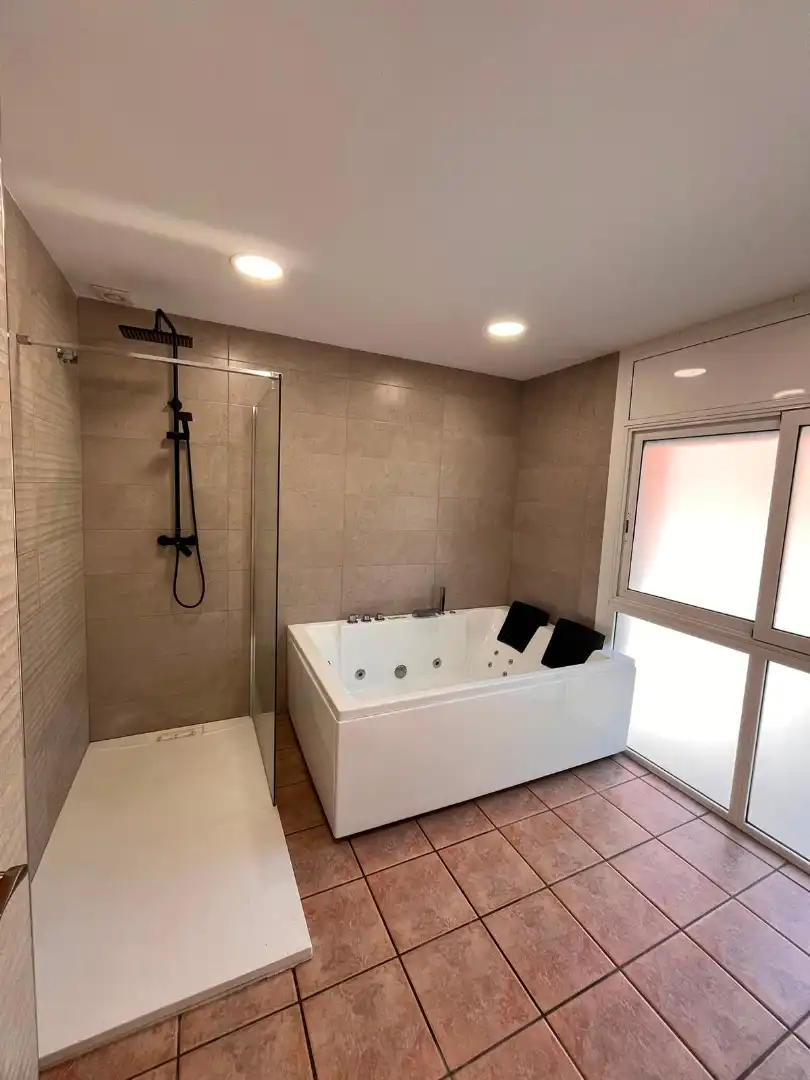 Baño de Casa adosada en venta en Malgrat de Mar con Calefacción, Jardín privado y Terraza