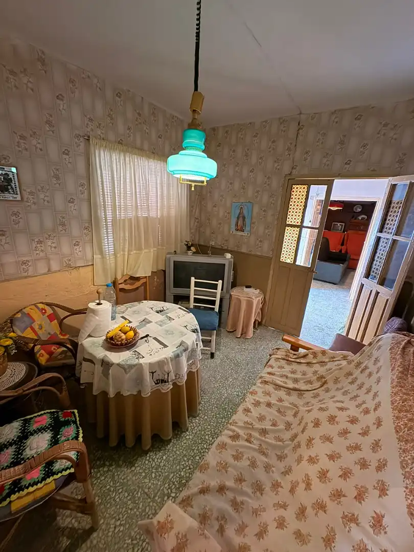 Sala d'estar de Finca rústica en venda en Muñopedro amb Jardí privat, Traster i Moblat