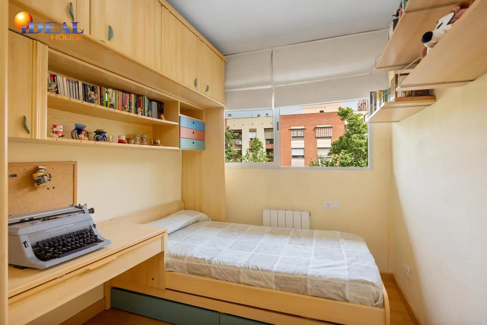 Habitación de Ático en venta en Granada con Aire acondicionado, Terraza y Balcón