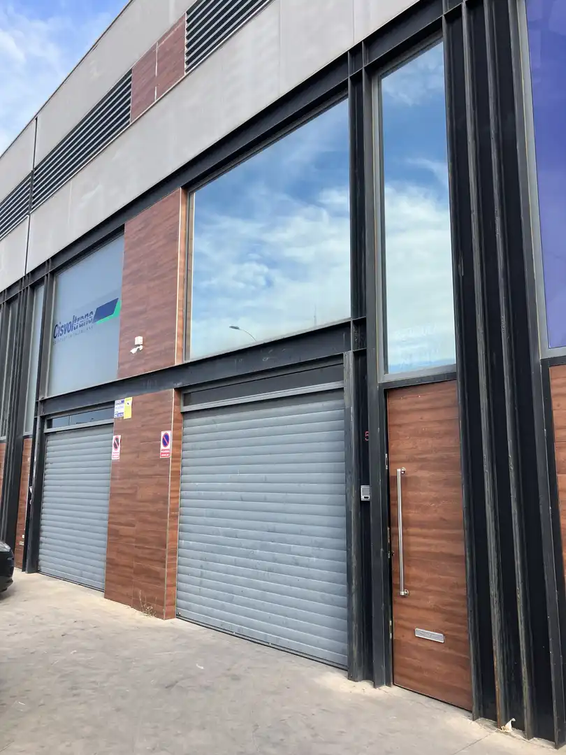 Industrial building with lift for sale in Calle Italia 190, imagen 2