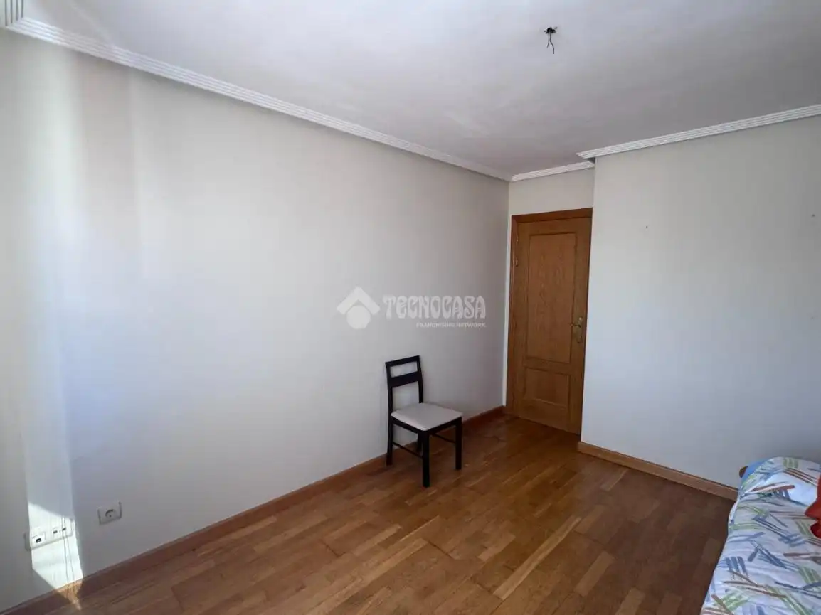 Habitación de Piso en venta en León Capital  con Calefacción, Parquet y Terraza