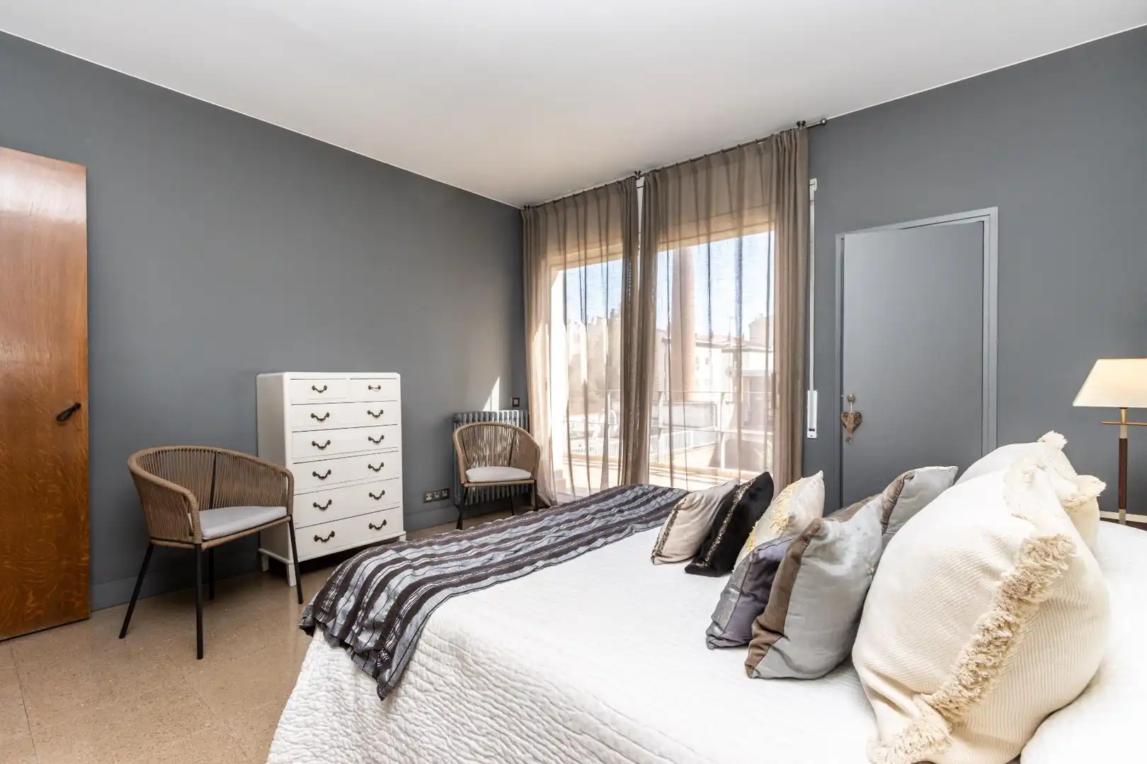 Habitación de Casa adosada en venta en Sabadell con Piscina comunitaria