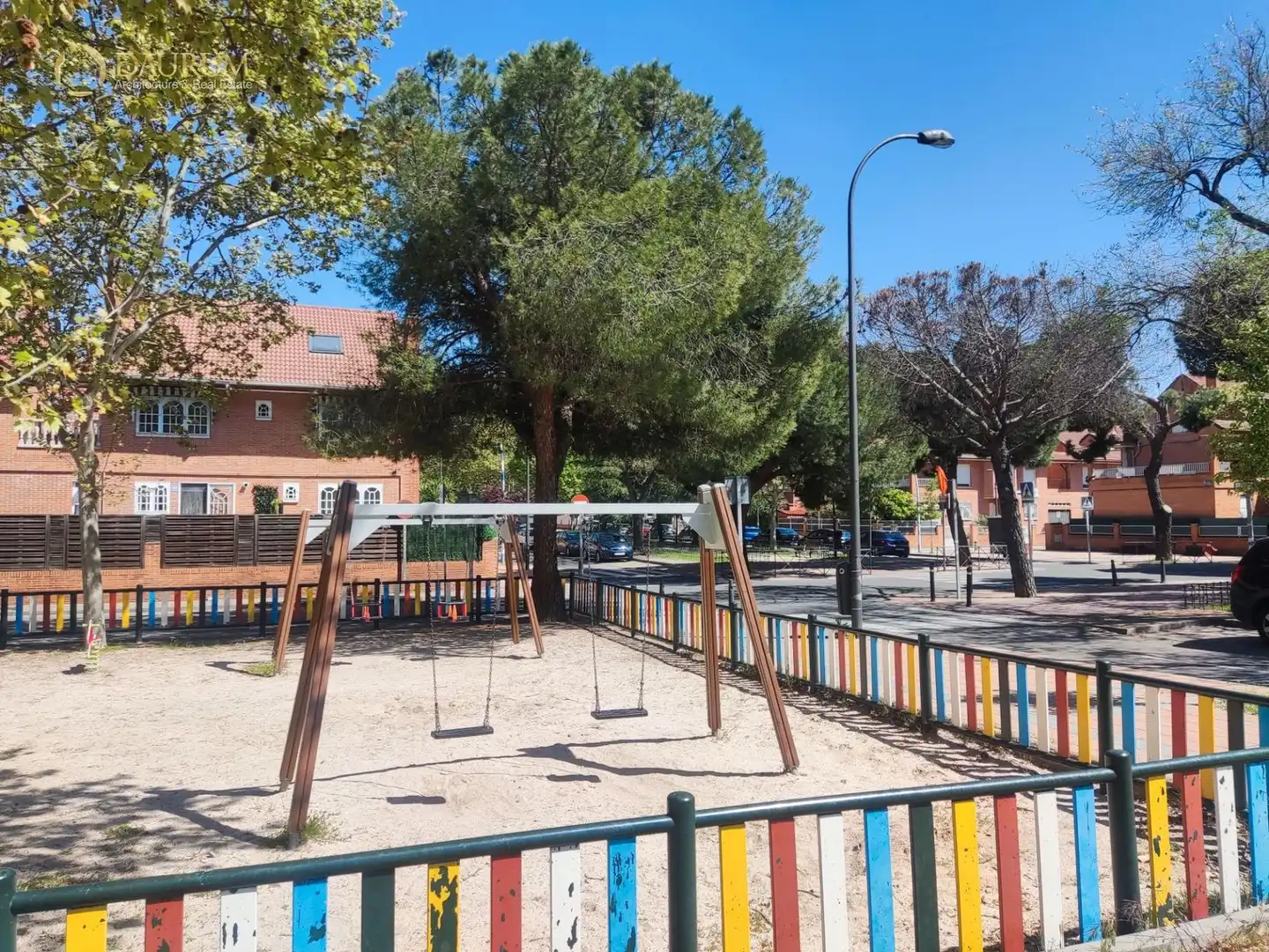 Vista exterior de Casa adosada en venda en Getafe amb Aire condicionat, Traster i Piscina