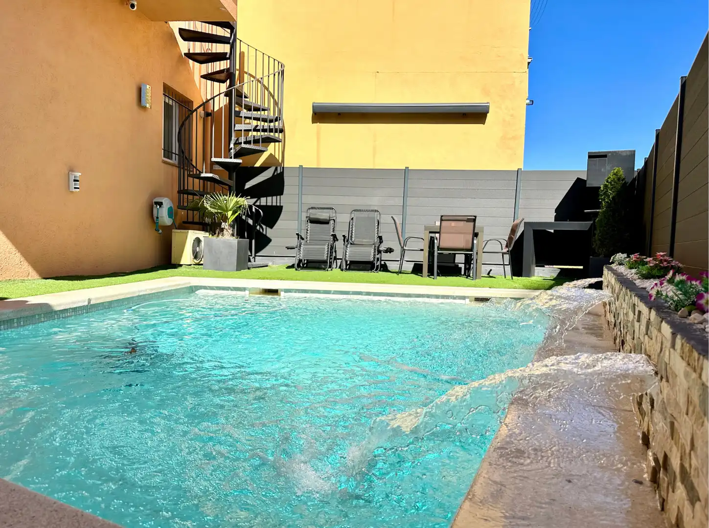 Swimming pool of Houses for sale in Torelló  with Air Conditioner, Heating and Private garden