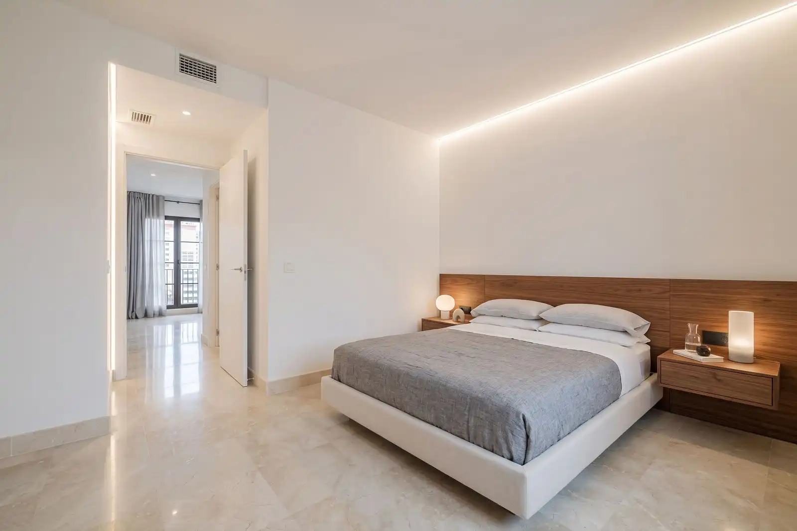 Bedroom of Flat for sale in Benahavís  with Air Conditioner, Terrace and Alarm