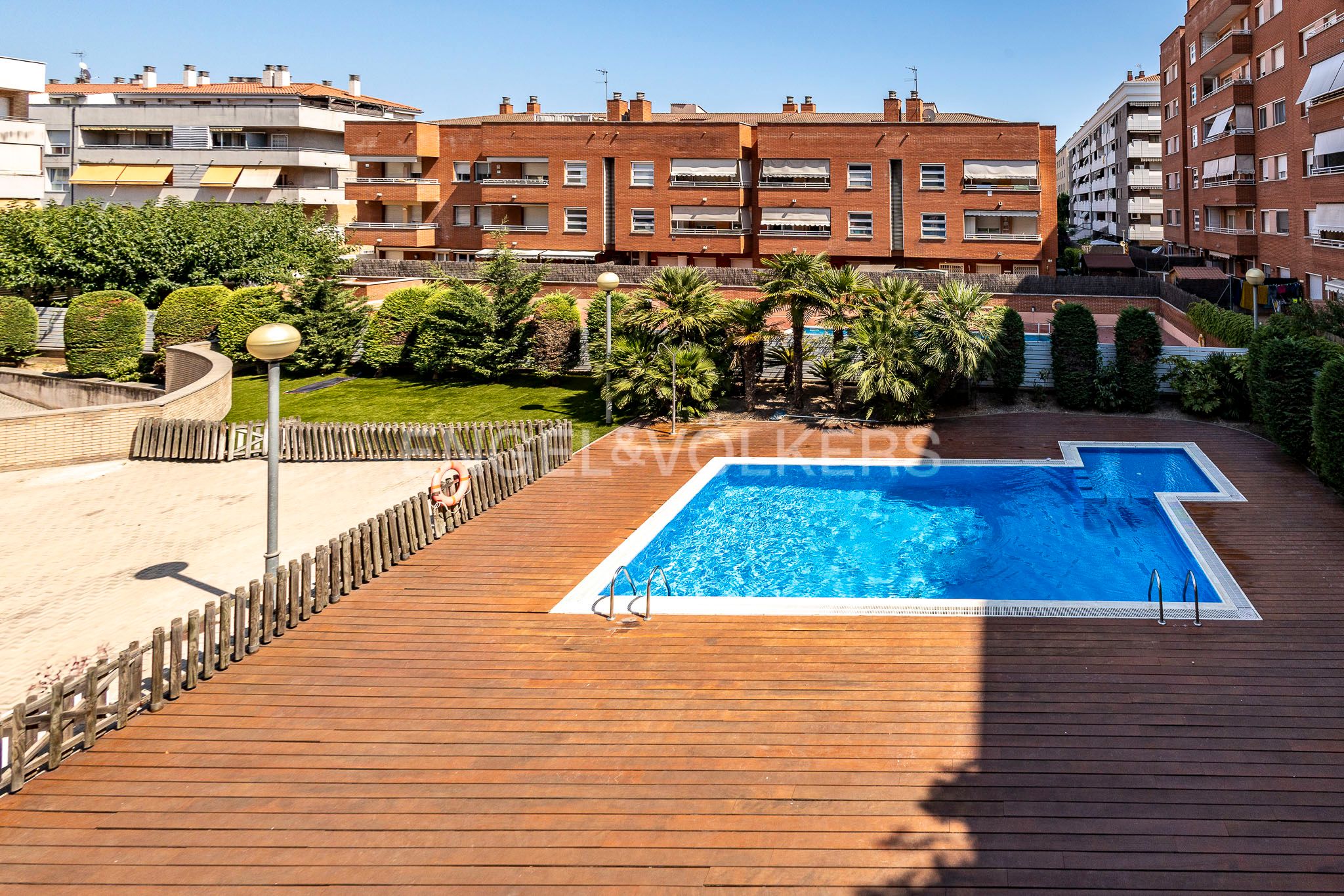 Vista exterior de Apartament en venda en Sant Joan Despí amb Aire condicionat, Calefacció i Terrassa
