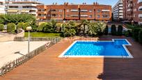 Vista exterior de Apartament en venda en Sant Joan Despí amb Calefacció, Terrassa i Piscina