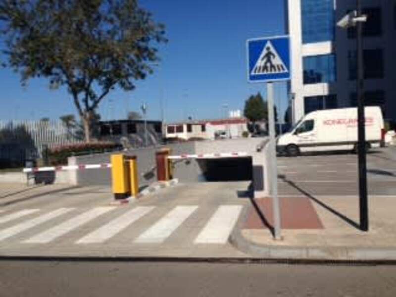 Garatge en venda a TECNOLOGIA, San Jerónimo - La Bachillera