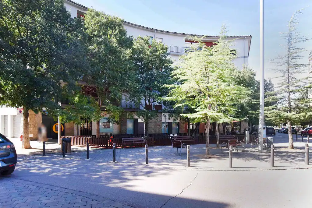 Locale commerciale in affitto a Plaza de la Sardana