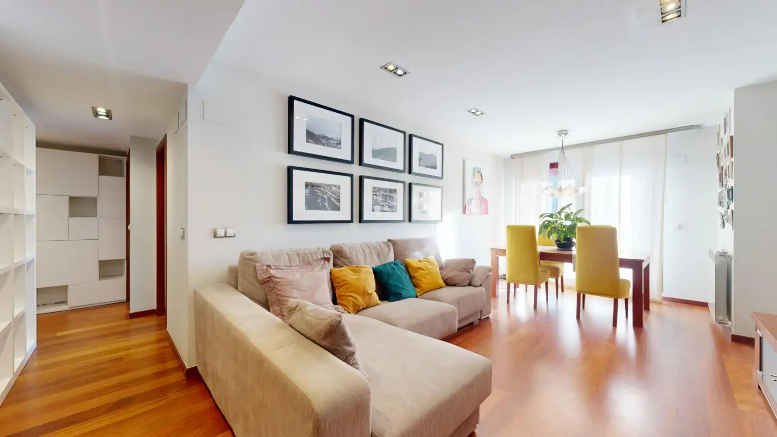 Living room of Flat for rent in Mislata  with Air Conditioner, Parquet flooring and Furnished