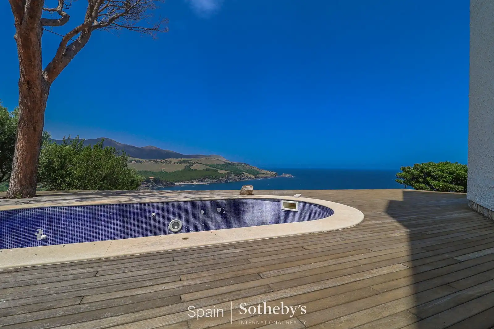 Swimming pool of Houses for sale in Llançà  with Air Conditioner, Heating and Private garden
