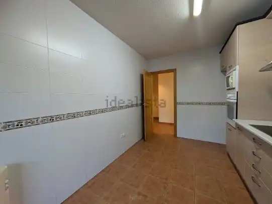 Habitación de Piso en venta en Navaluenga con Calefacción y Trastero