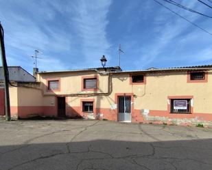 Vista exterior de Casa o xalet en venda en Abertura amb Calefacció i Traster