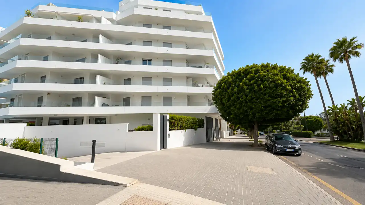 Vista exterior de Apartamento de alquiler en Marbella con Aire acondicionado, Calefacción y Terraza