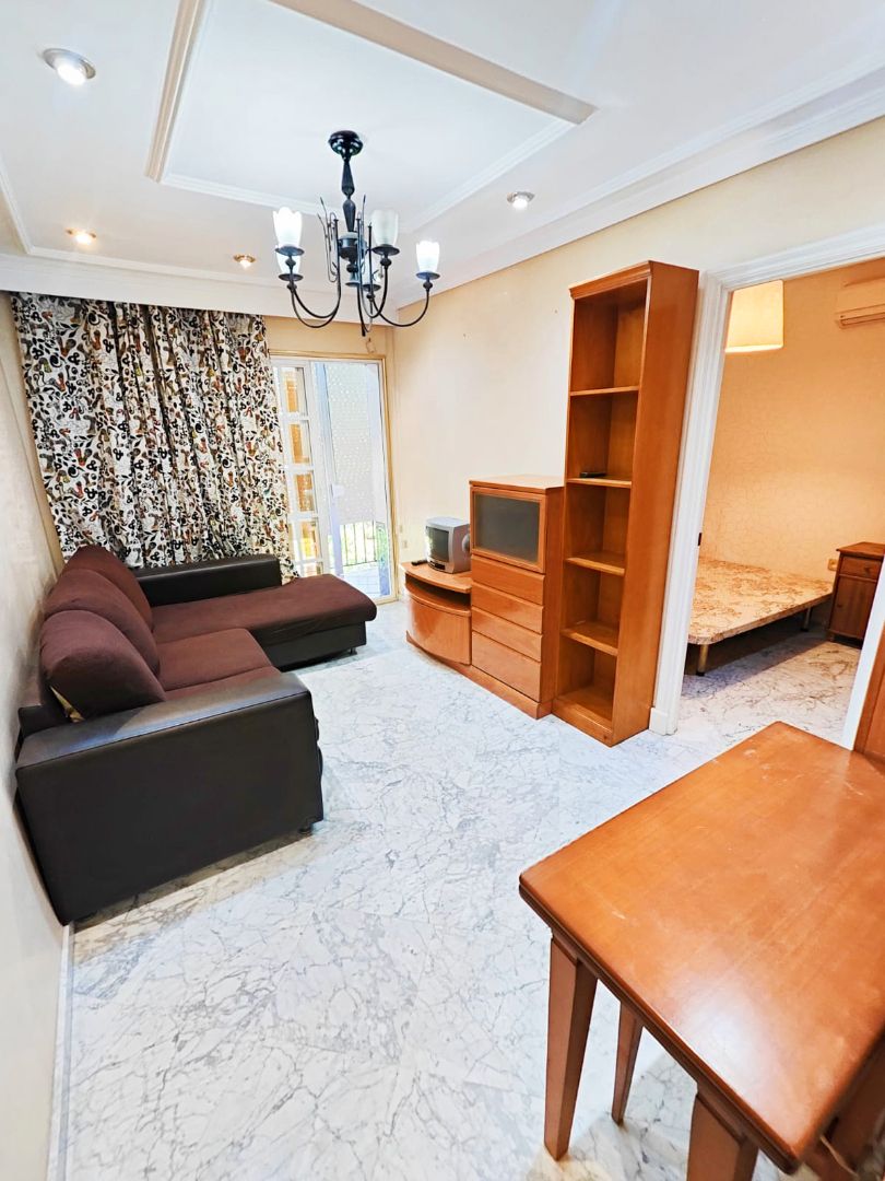 Living room of Flat for sale in  Sevilla Capital  with Air Conditioner and Terrace